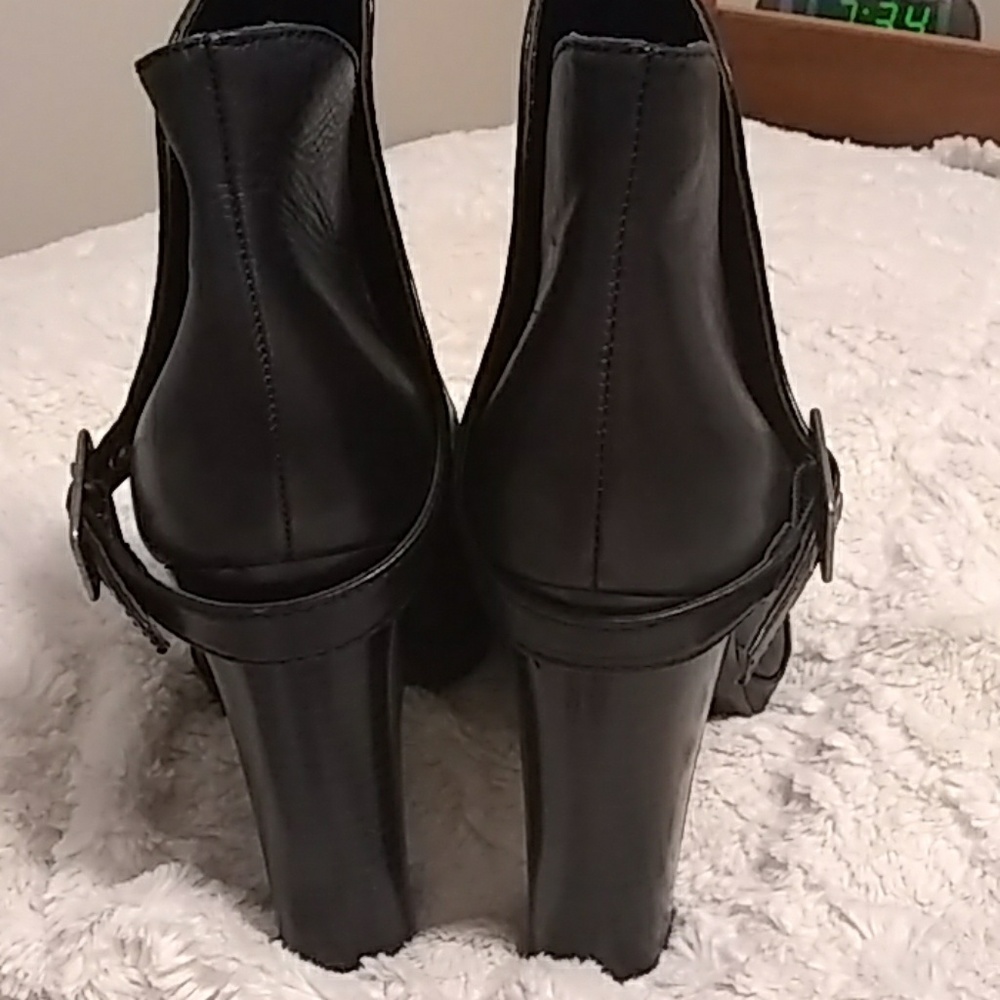 Simply Vera Wang ankle boots - Picture 2 of 5